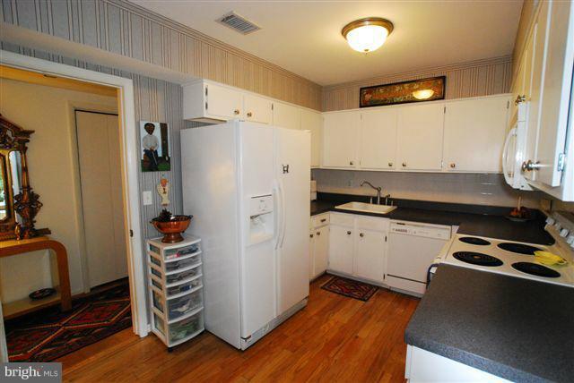 101 Cross Keys Road, Unit R101B Baltimore, MD 21210 - Photo 10 of 13 Kitchen