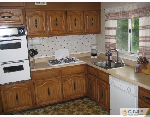 43 University Road East Brunswick, NJ 08816 - Photo 2 of 10 Gallery Image 2