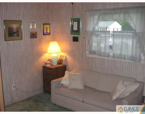 43 University Road East Brunswick, NJ 08816 - Photo 4 of 10 Gallery Image 4