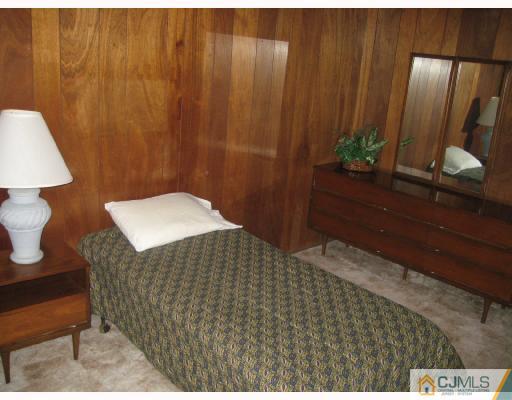43 University Road East Brunswick, NJ 08816 - Photo 5 of 10 Gallery Image 5