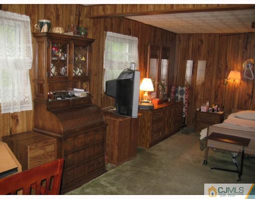 43 University Road East Brunswick, NJ 08816 - Photo 6 of 10 Gallery Image 6