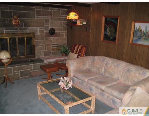 43 University Road East Brunswick, NJ 08816 - Photo 8 of 10 Gallery Image 8