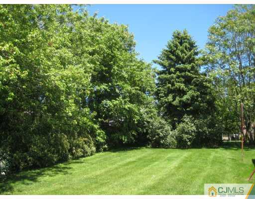 43 University Road East Brunswick, NJ 08816 - Photo 9 of 10 Gallery Image 9