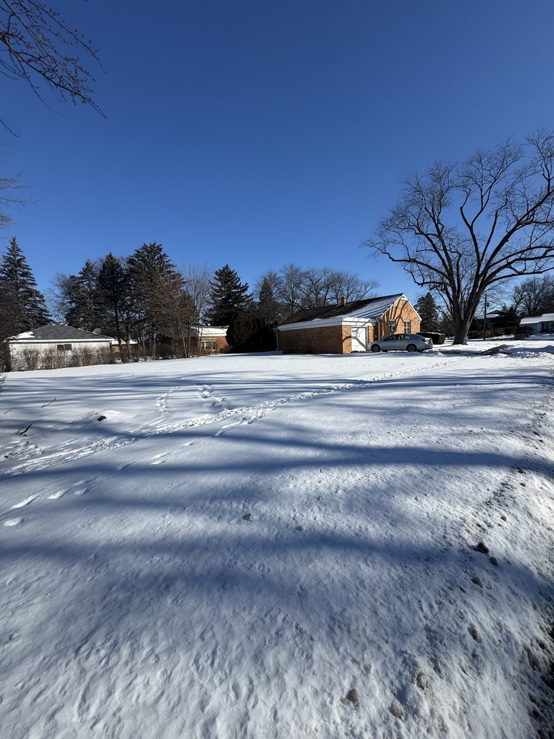1226 Wilmot Road Deerfield, IL 60015 - Photo 2 of 2 a view of a yard