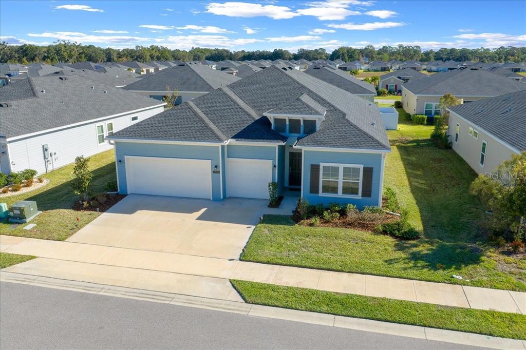 a view of a house with a yard