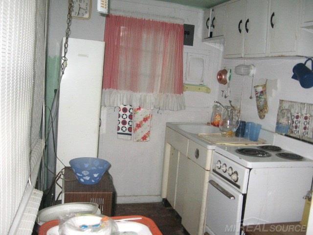 2875 Lakeshore Road Applegate, MI 48401 - Photo 13 of 28 31261359-12.JPG
