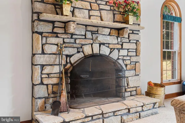 a view of entryway with a front door