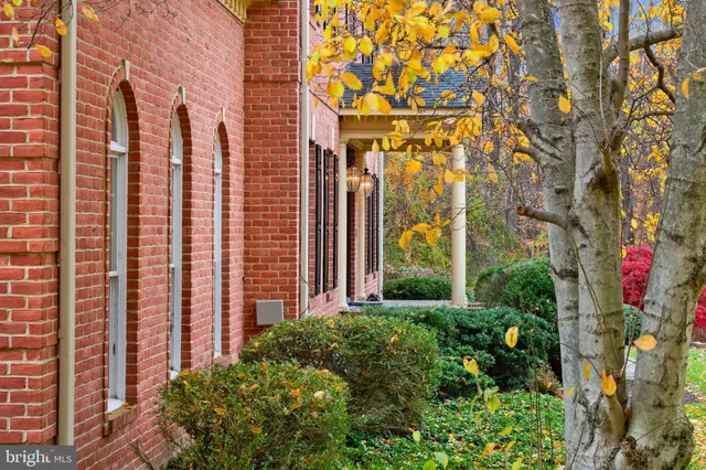 a view of a multi story building