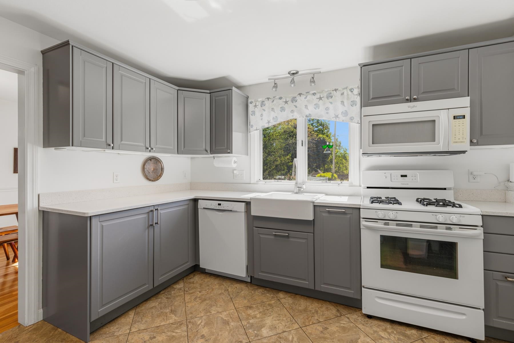 13 Wingate Street Hampton, NH 03842 - Photo 7 of 31