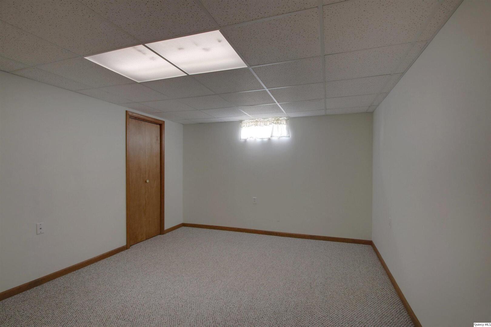 1217 Klondike Road Quincy, IL 62305 - Photo 18 of 28