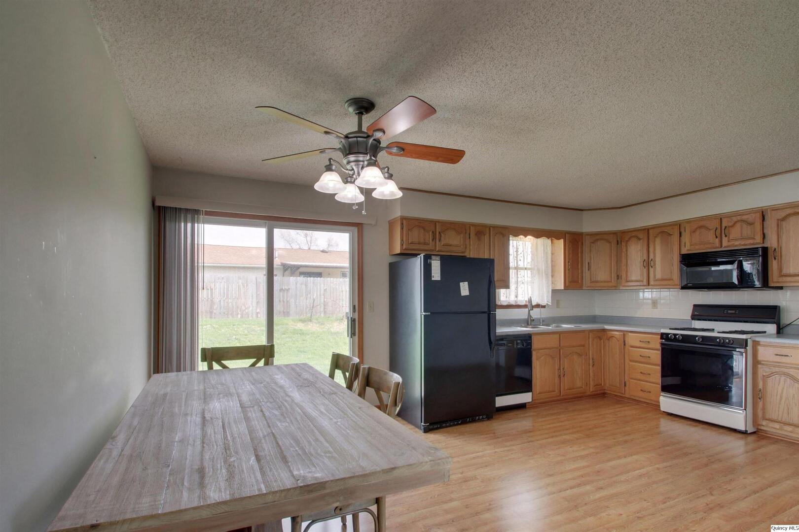 1217 Klondike Road Quincy, IL 62305 - Photo 6 of 28