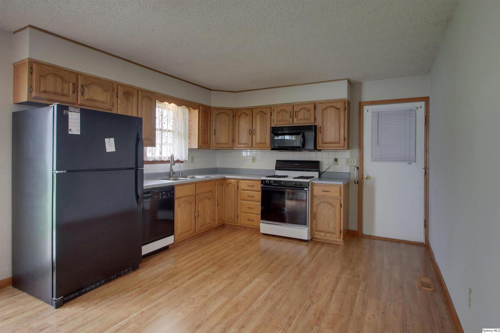 1217 Klondike Road Quincy, IL 62305 - Photo 7 of 28