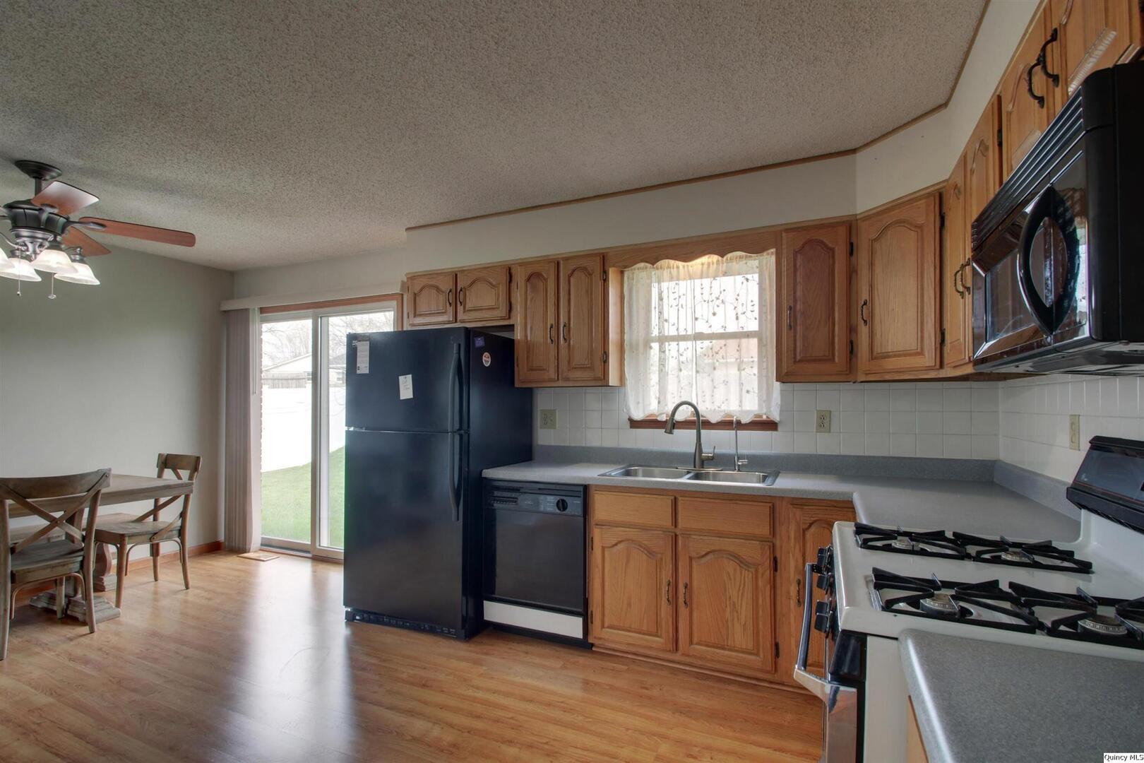 1217 Klondike Road Quincy, IL 62305 - Photo 9 of 28