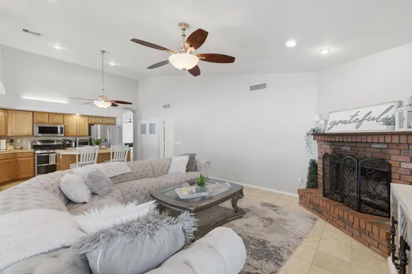 $4,300 | 652 West Nido Avenue, Mesa, AZ 85210