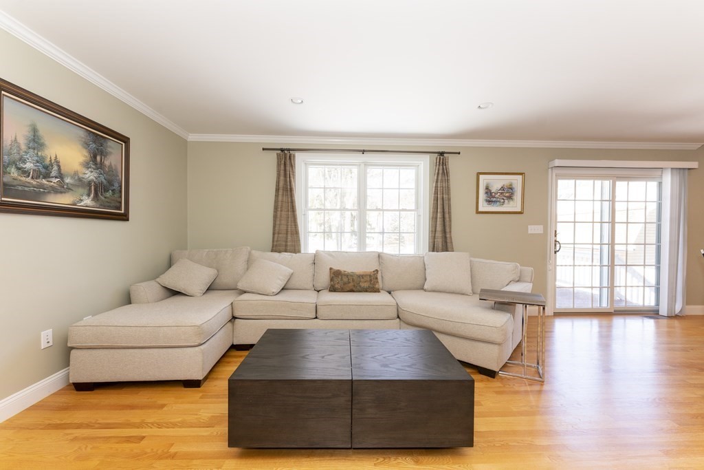 11 Sanderson Road Waltham, MA 02451 - Photo 3 of 19