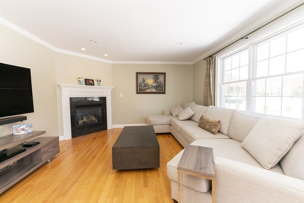 11 Sanderson Road Waltham, MA 02451 - Photo 4 of 19