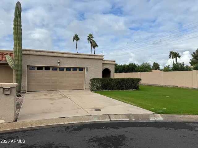 a view of backyard with a garden and plants