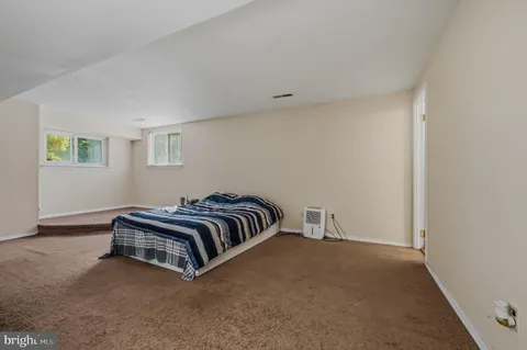 $390,000 | 34 Robert Oakes Drive, Newark, DE 19713