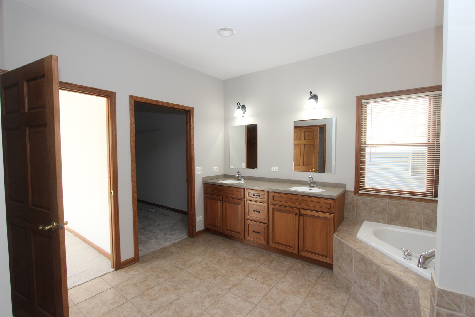 810 Prairie Ridge Drive Woodstock, IL 60098 - Photo 17 of 27 Gallery Image 17