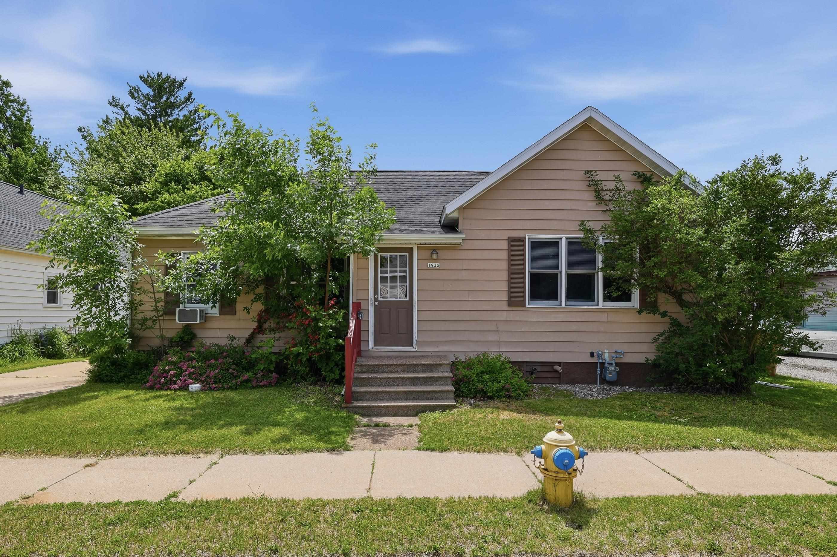 1932 Prairie Street Stevens Point, WI 54481 - Photo 2 of 33