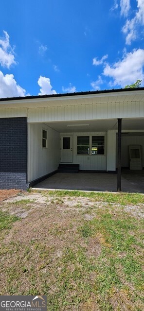 4183 Highway 280 Claxton, GA 30417 - Photo 17 of 18 Carport
