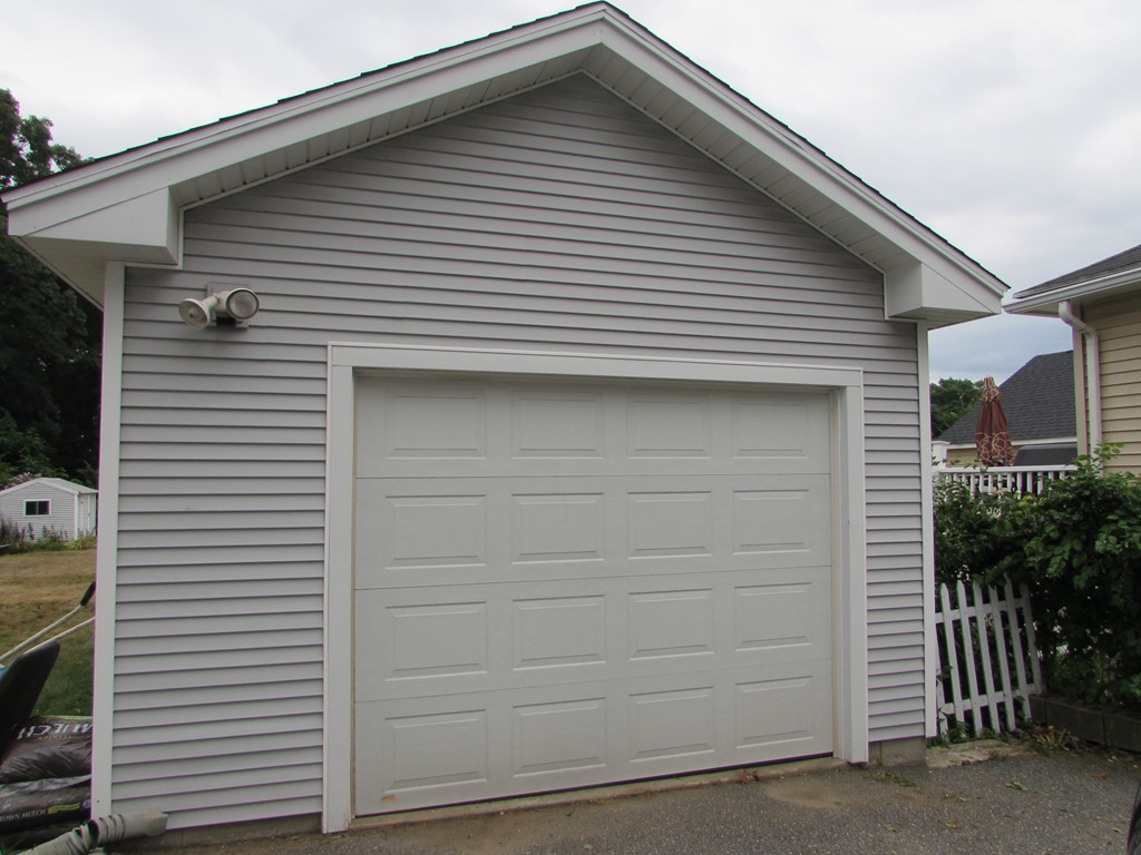 37 Barrison Street Springfield, MA 01109 - Photo 15 of 17 a front view of a house