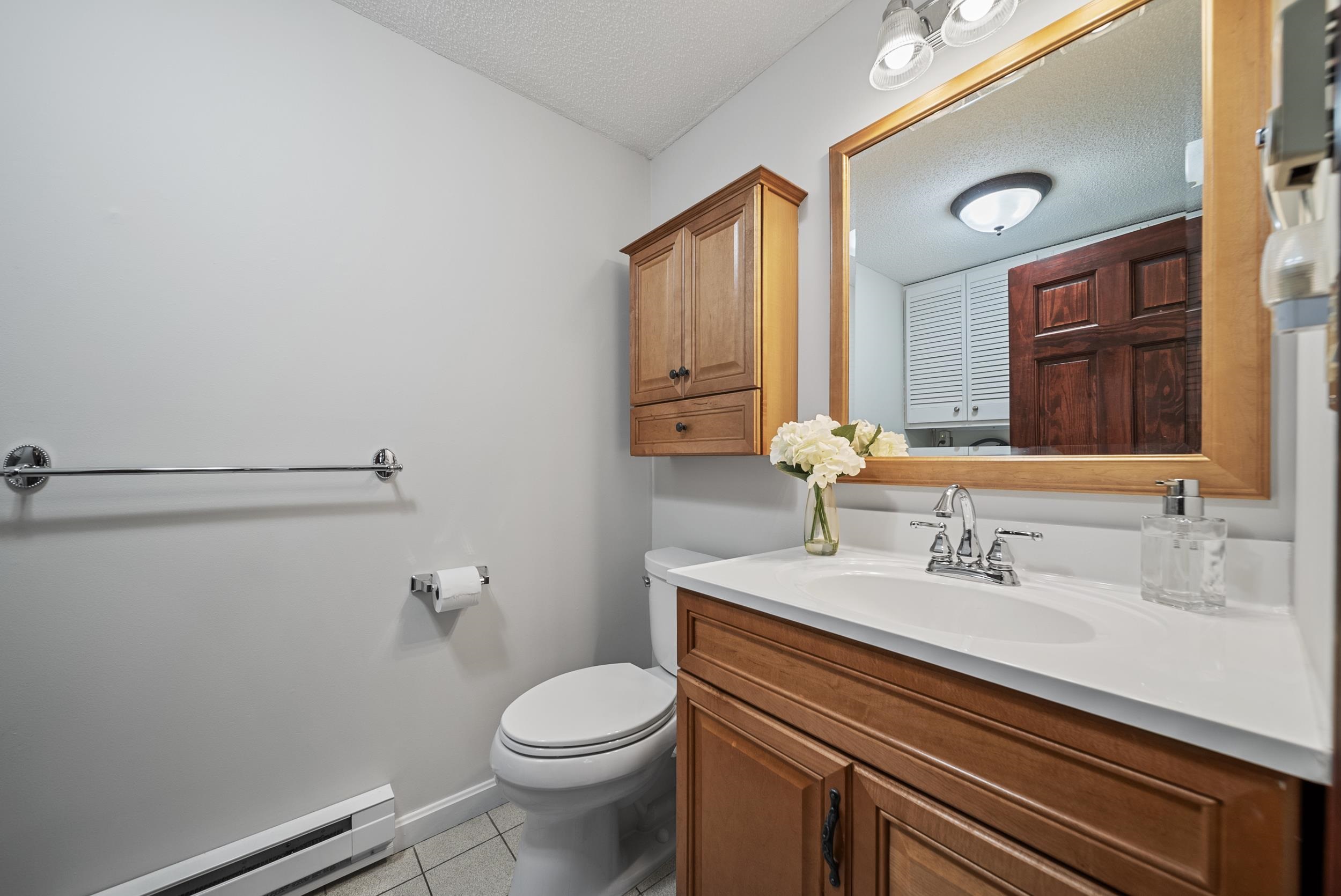 35 Olde Country Village Road, Unit 35 Londonderry, NH 03053 - Photo 11 of 44