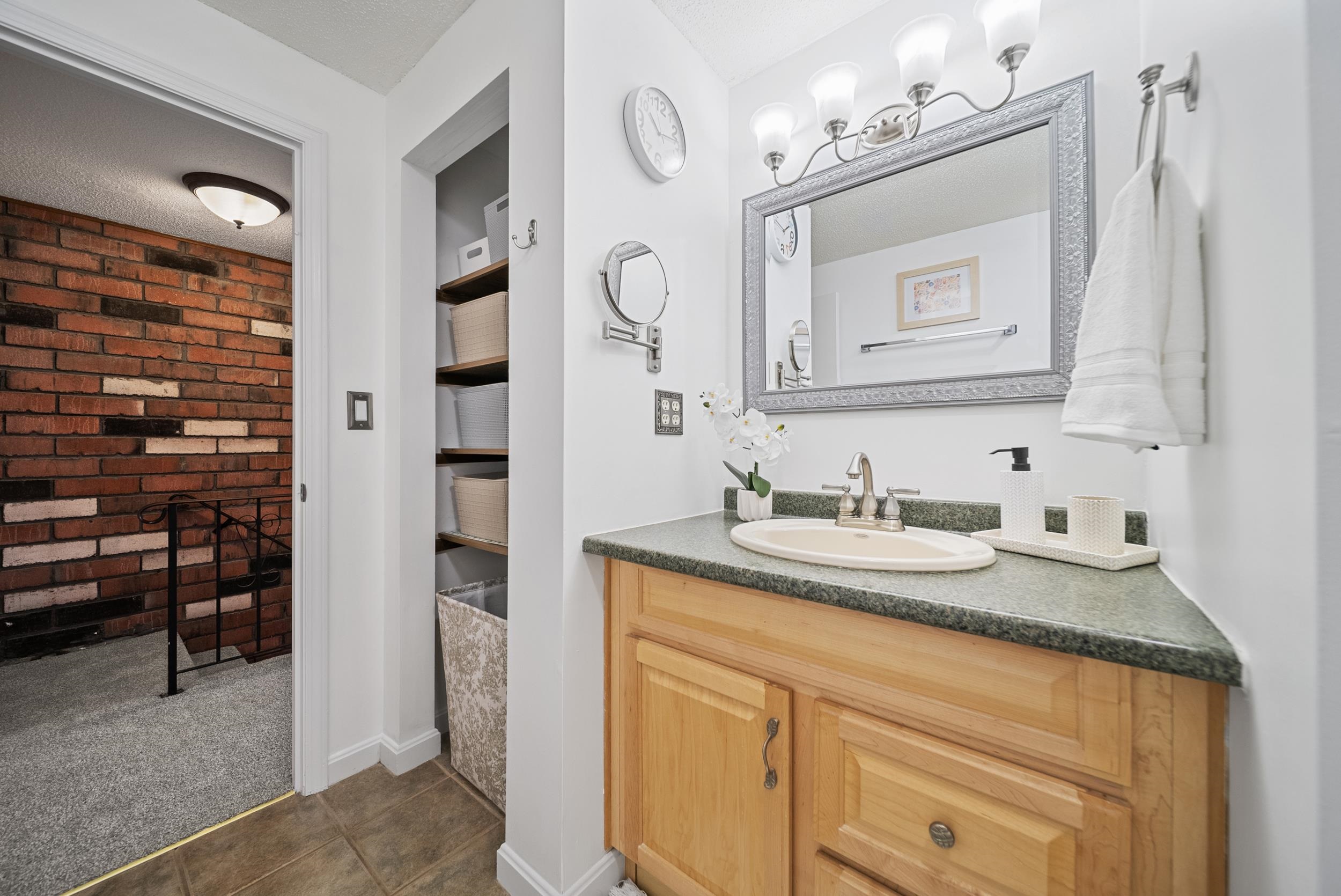 35 Olde Country Village Road, Unit 35 Londonderry, NH 03053 - Photo 21 of 44