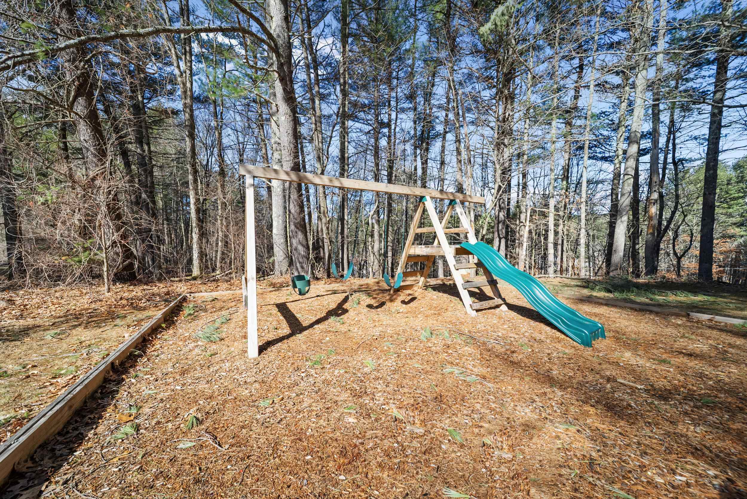 35 Olde Country Village Road, Unit 35 Londonderry, NH 03053 - Photo 31 of 44