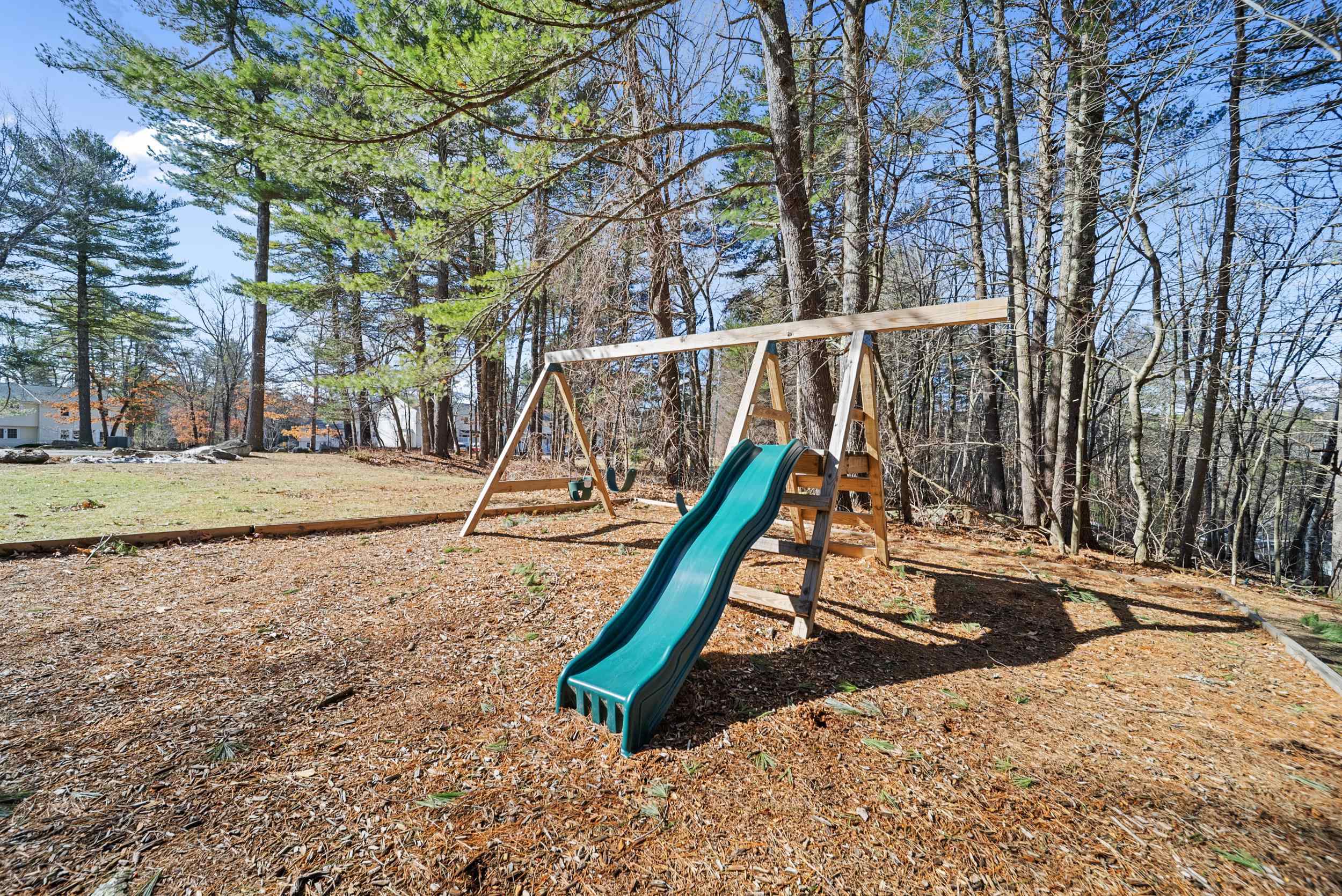 35 Olde Country Village Road, Unit 35 Londonderry, NH 03053 - Photo 32 of 44