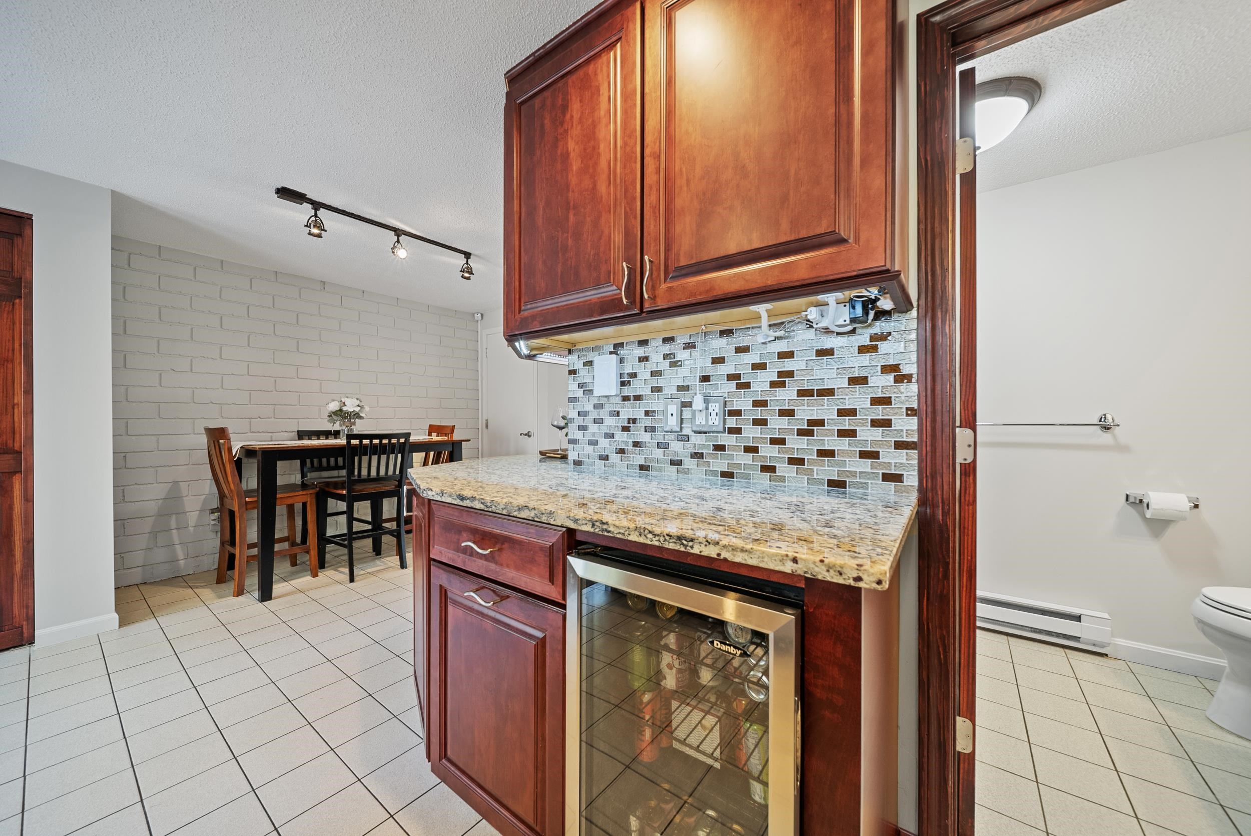 35 Olde Country Village Road, Unit 35 Londonderry, NH 03053 - Photo 4 of 44