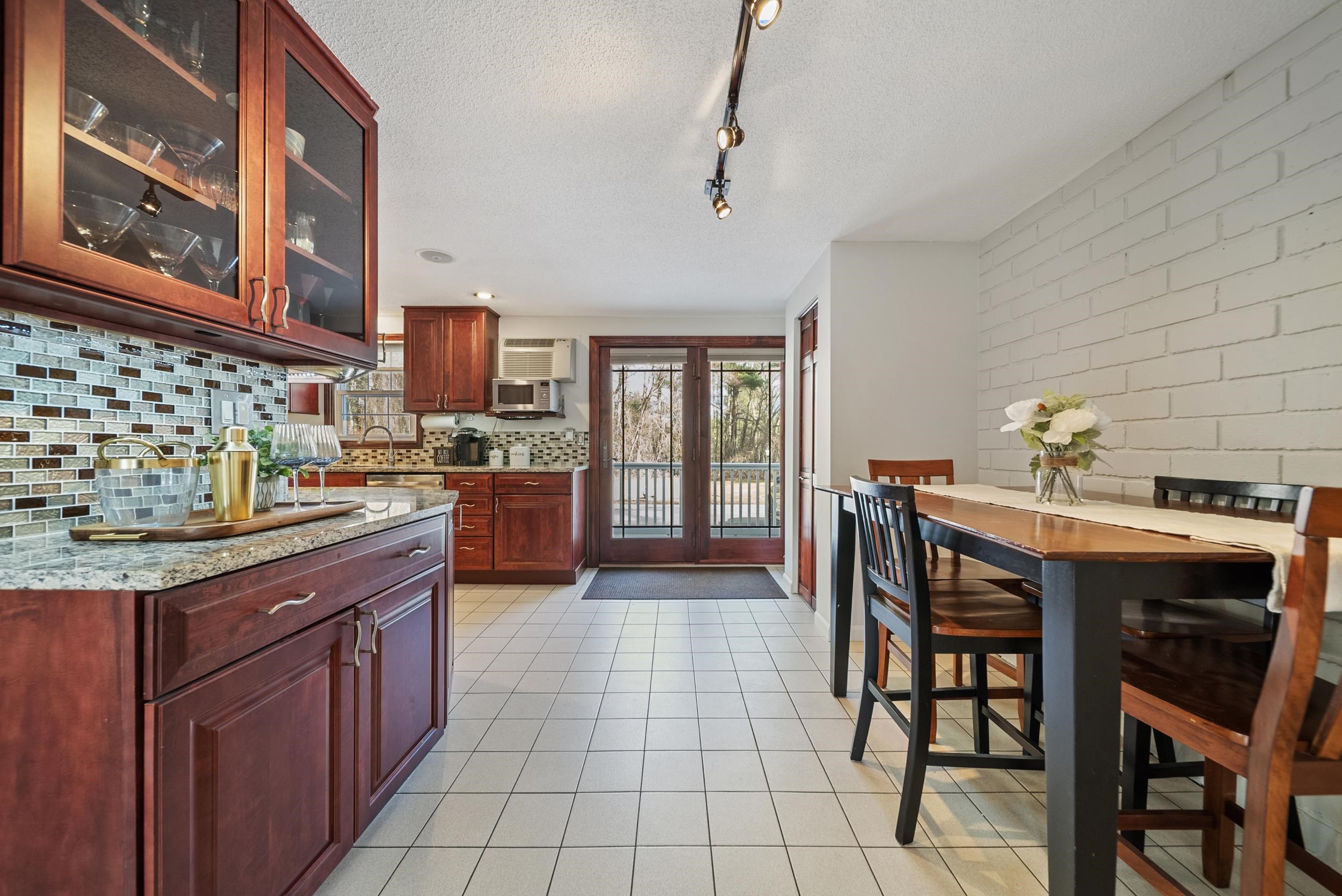 35 Olde Country Village Road, Unit 35 Londonderry, NH 03053 - Photo 6 of 44