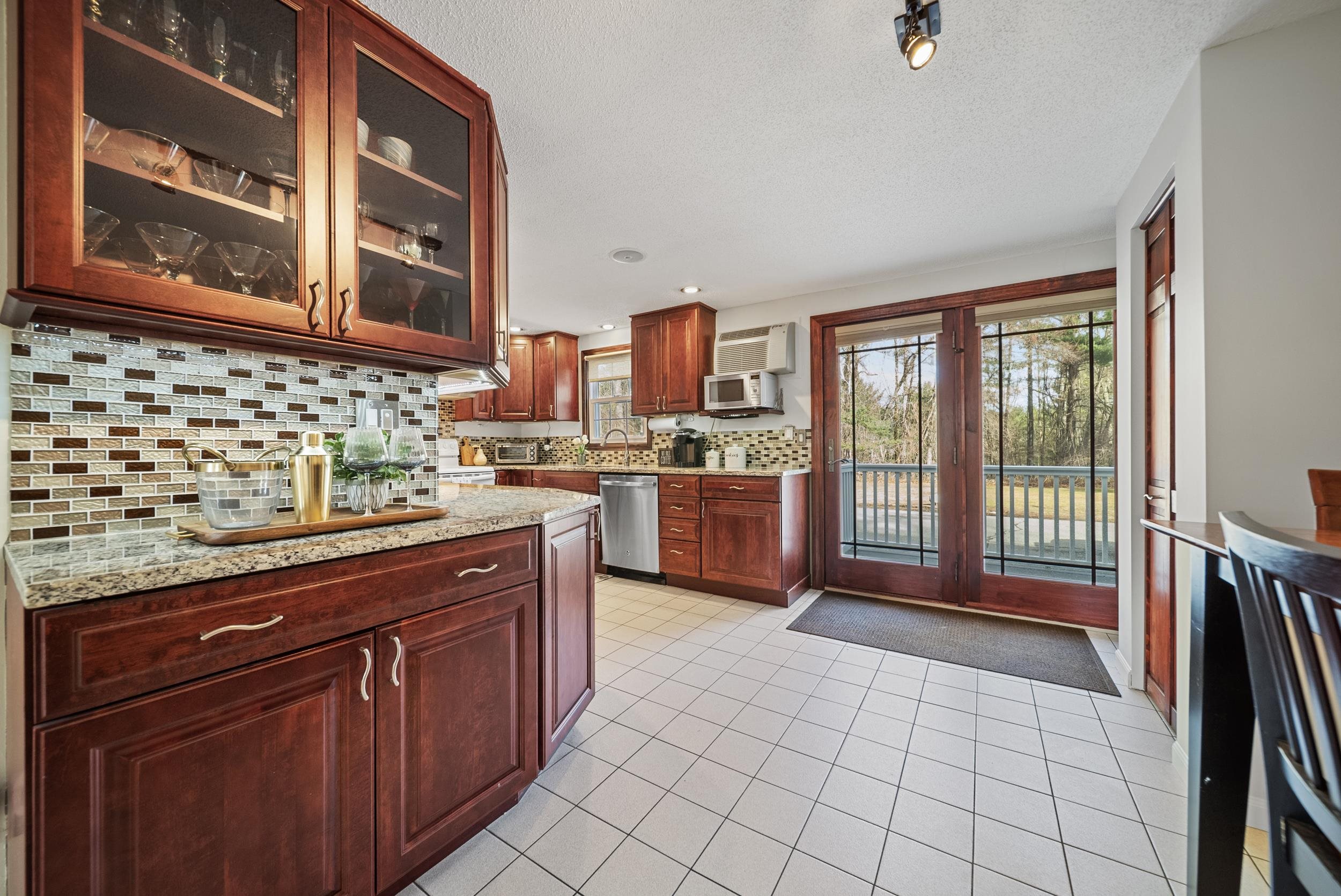 35 Olde Country Village Road, Unit 35 Londonderry, NH 03053 - Photo 7 of 44