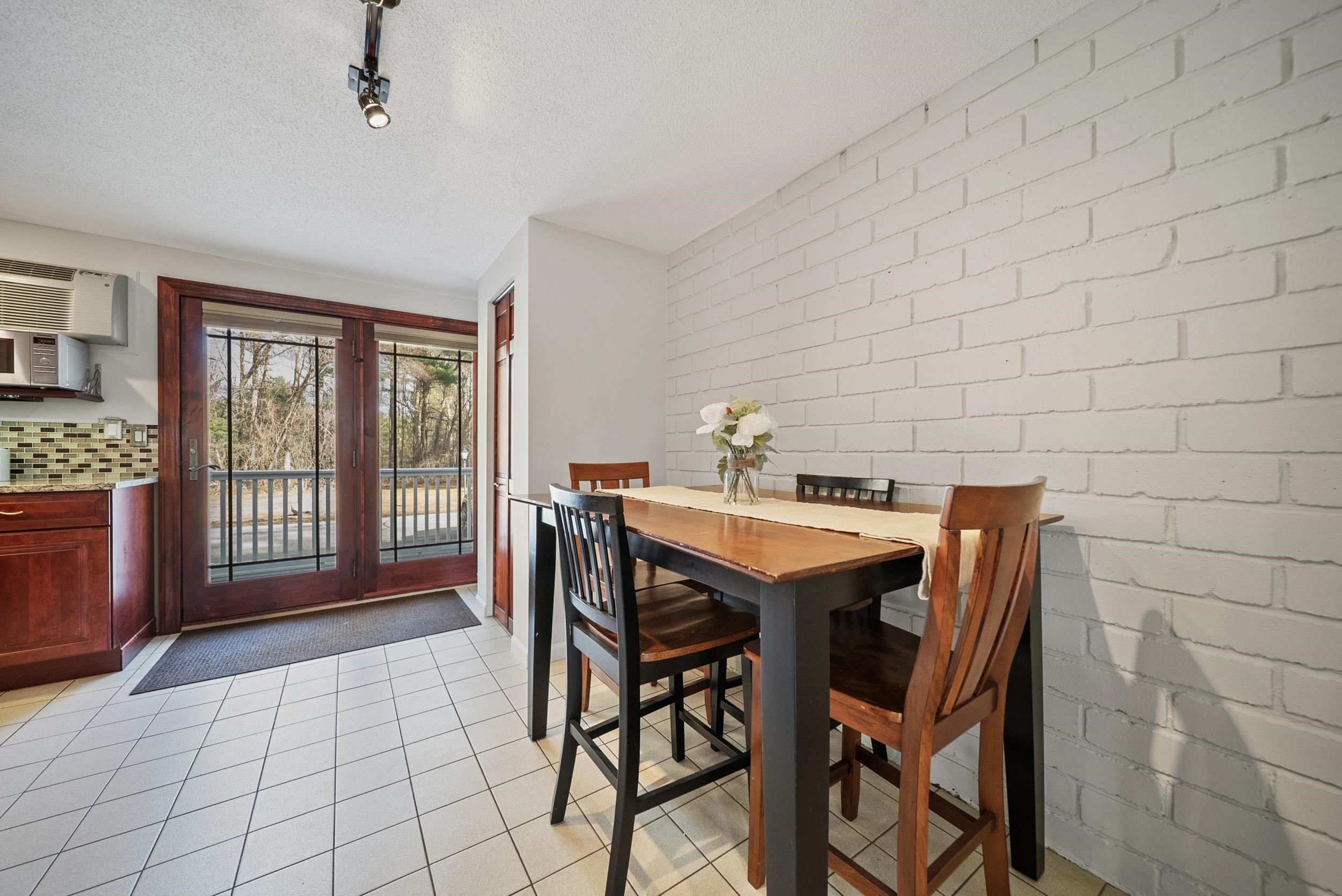 35 Olde Country Village Road, Unit 35 Londonderry, NH 03053 - Photo 8 of 44