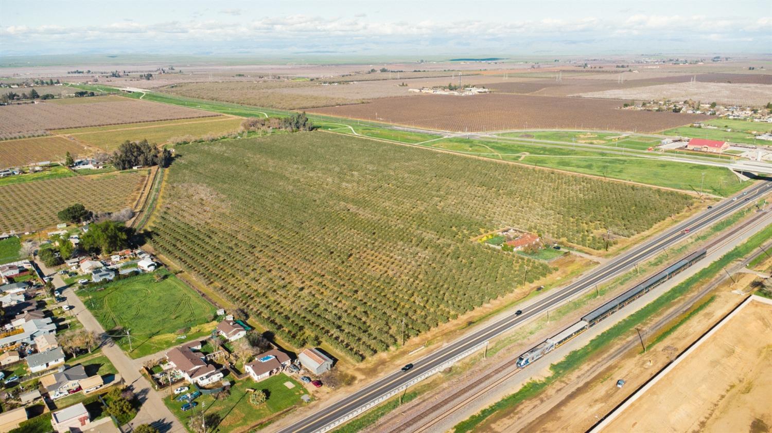 3370 Highway 140 Merced, CA 95340 - Photo 2 of 14 a view of an ocean and beach