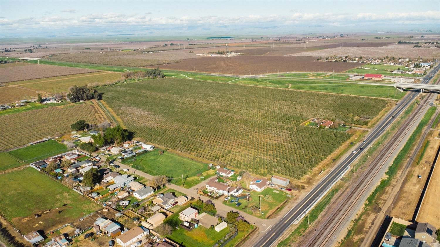 3370 Highway 140 Merced, CA 95340 - Photo 4 of 14 a view of a lake with a big yard