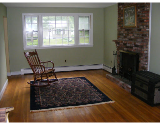 42 Donald Road Burlington, MA 01803 - Photo 4 of 11 Gallery Image 4