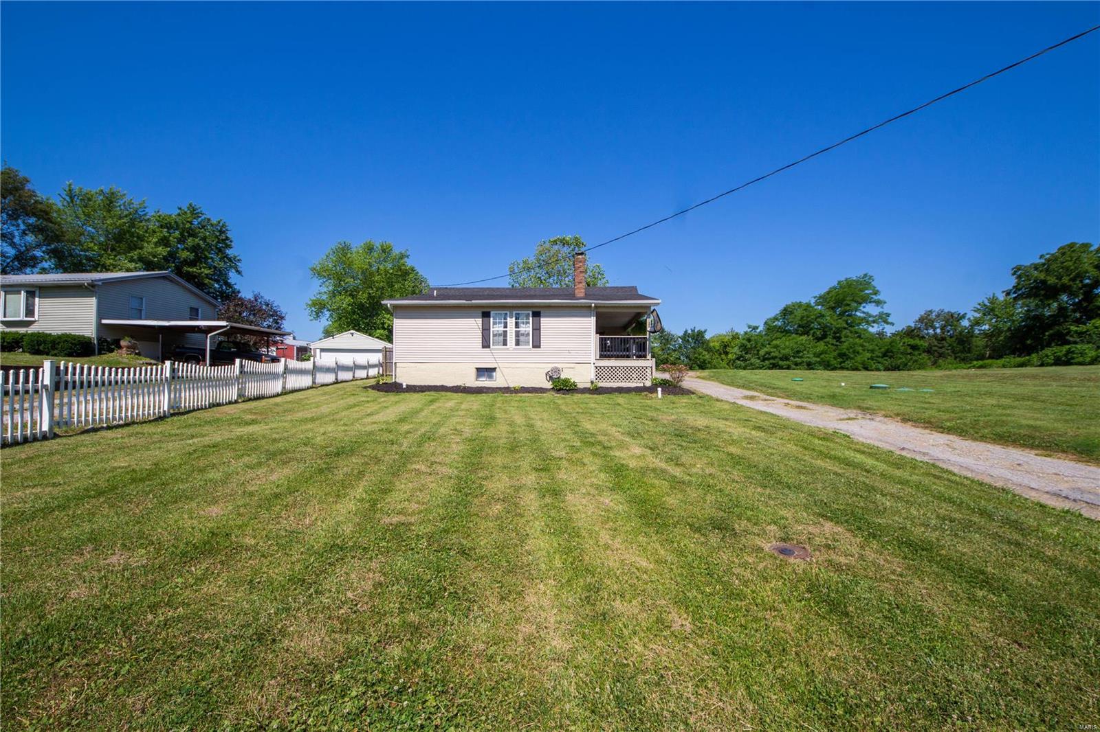 8514 Lageman Road Godfrey, IL 62035 - Photo 3 of 32