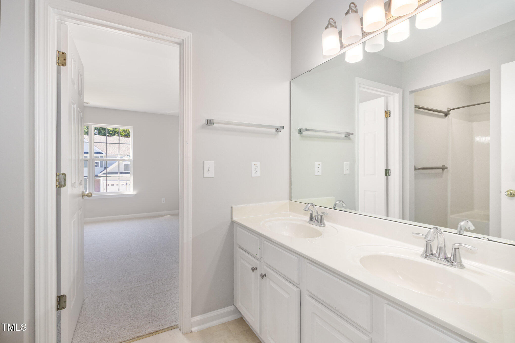 1501 Nealstone Way Raleigh, NC 27614 - Photo 29 of 36 Hall Bath