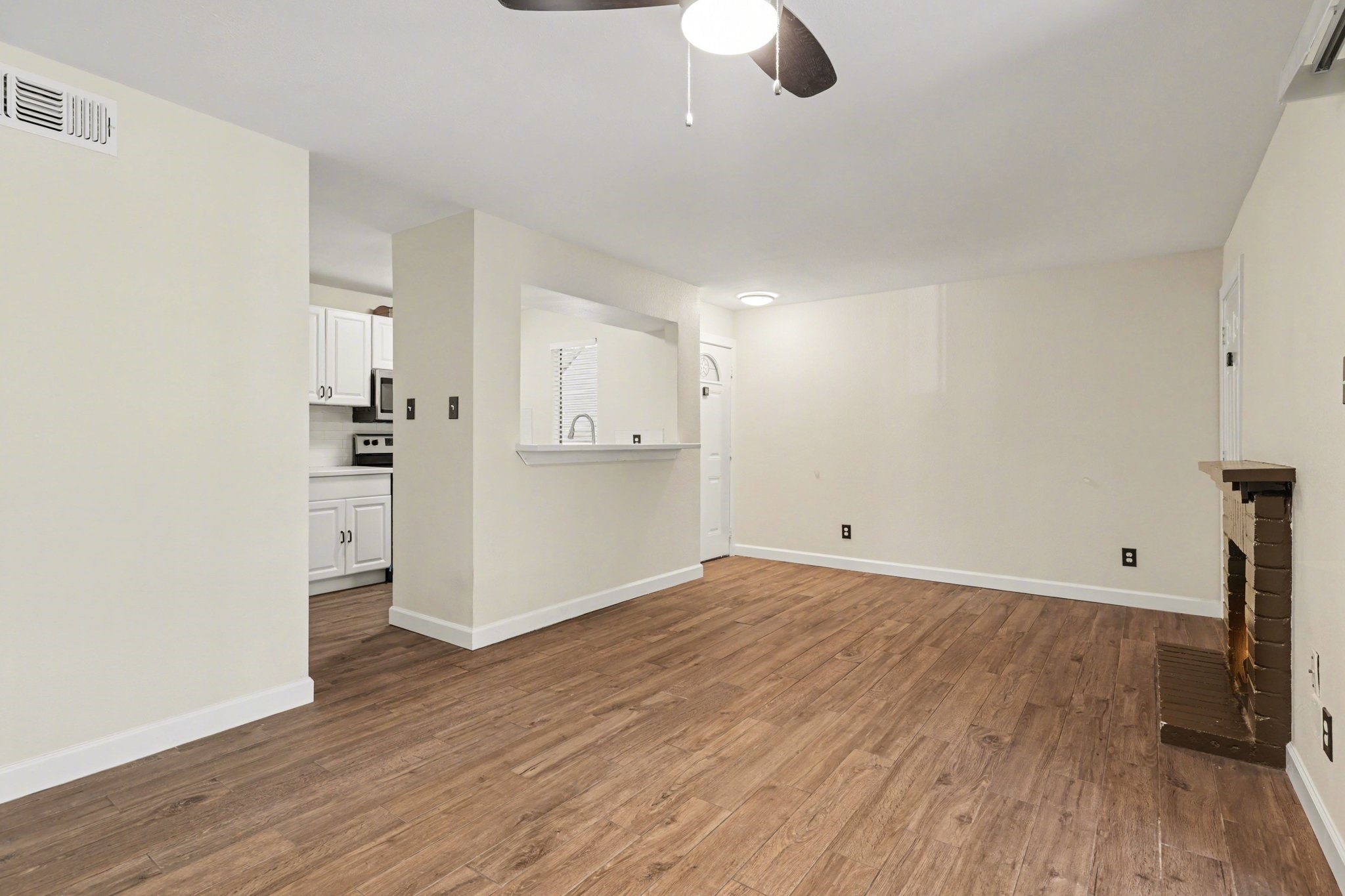 3500 Tangle Brush Drive, Unit 83 Spring, TX 77381 - Photo 7 of 17 Living room seamlessly flows into the kitchen.