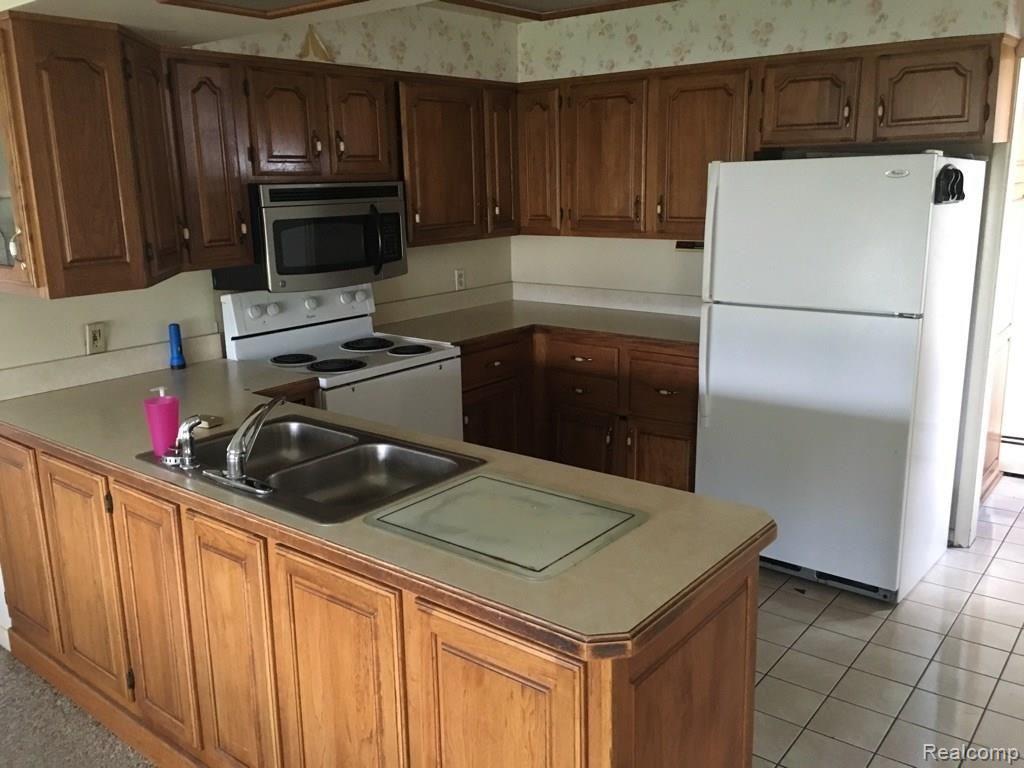 1422 West Auburn Road Rochester, MI 48309 - Photo 8 of 14 IMG_0313.jpg