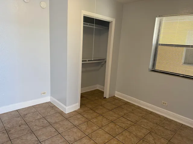 $1,200 | 3300 Broadway Avenue, Unit 11, West Palm Beach, FL 33407