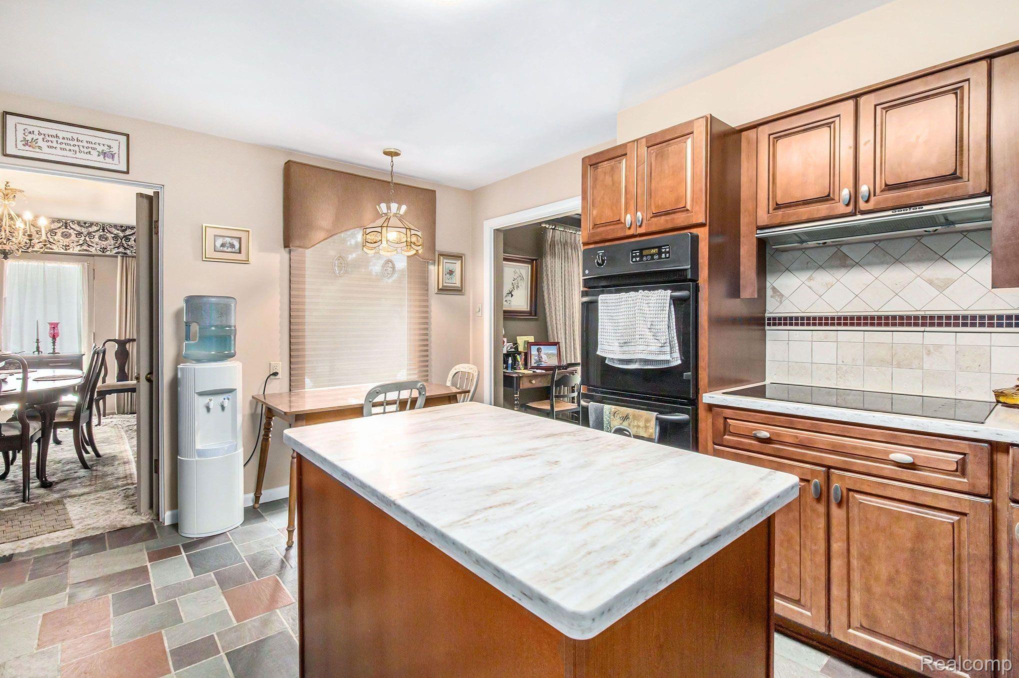 6499 Flushing Road Flushing, MI 48433 - Photo 15 of 36 Kitchen