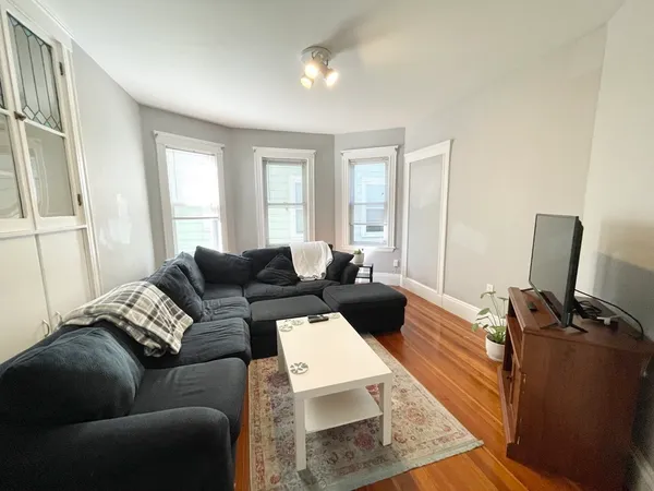 $3,800 | 9 Taft Street, Unit 2, Boston, MA 02125