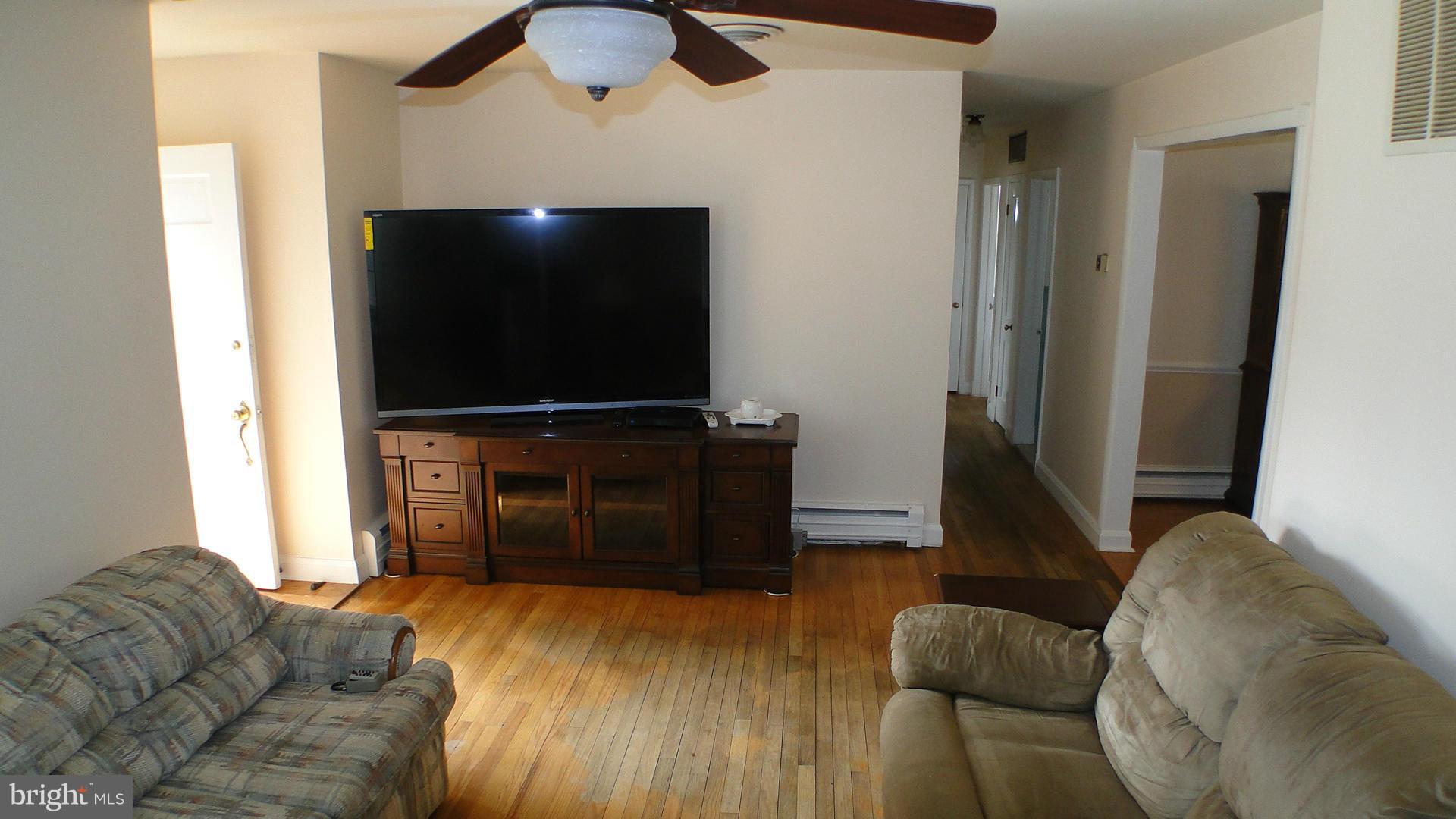 3416 Chapman Road Randallstown, MD 21133 - Photo 5 of 21 Living Room