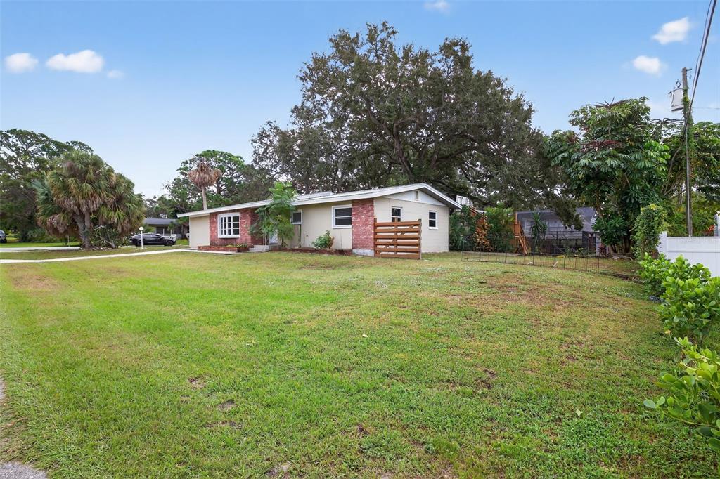 3711 Pinellas Avenue Safety Harbor, FL 34695 - Photo 4 of 36