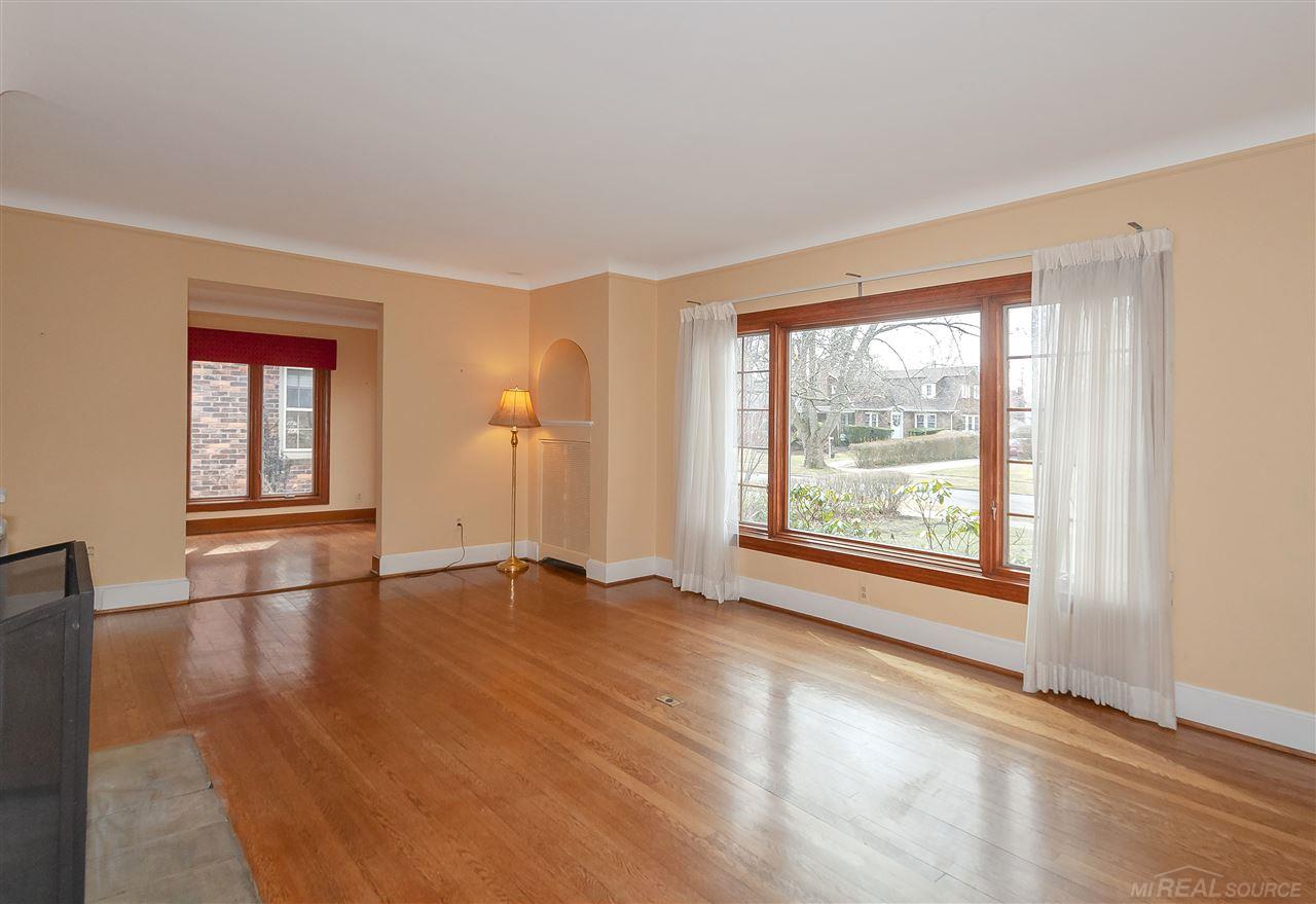814 Barrington Road Grosse Pointe Park, MI 48230 - Photo 4 of 32