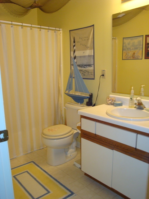 109 Hallies Road Covington, VA 24426 - Photo 14 of 23 Hall Bath