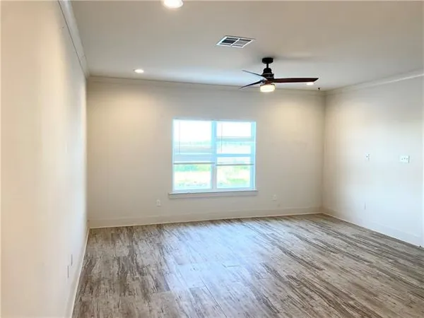 $1,950 | 217 Marina Road, Chalmette, LA 70043