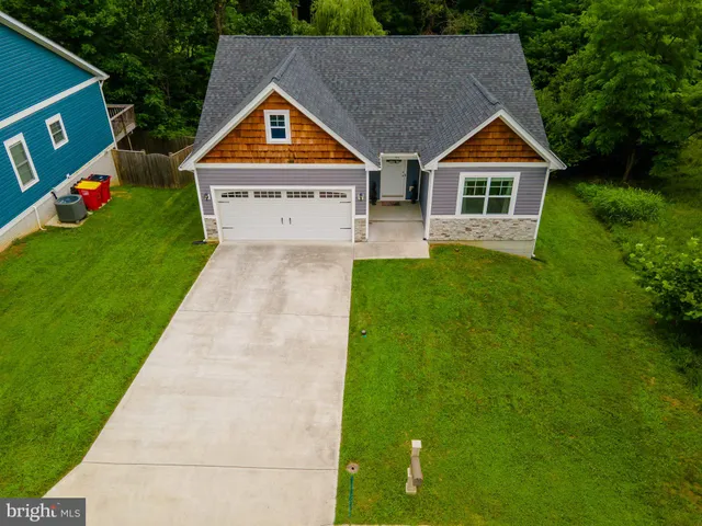 a view of house with garden
